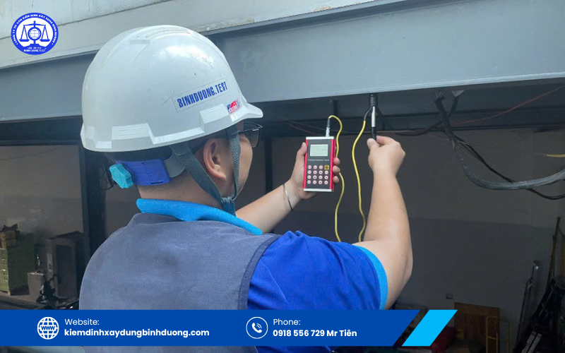 Đo chiều dày kết cấu thép bằng máy siêu âm tại nhà xưởng Công ty TNHH Phú Bình An